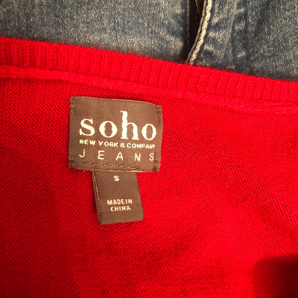 Red sweater - Picture 3 of 3